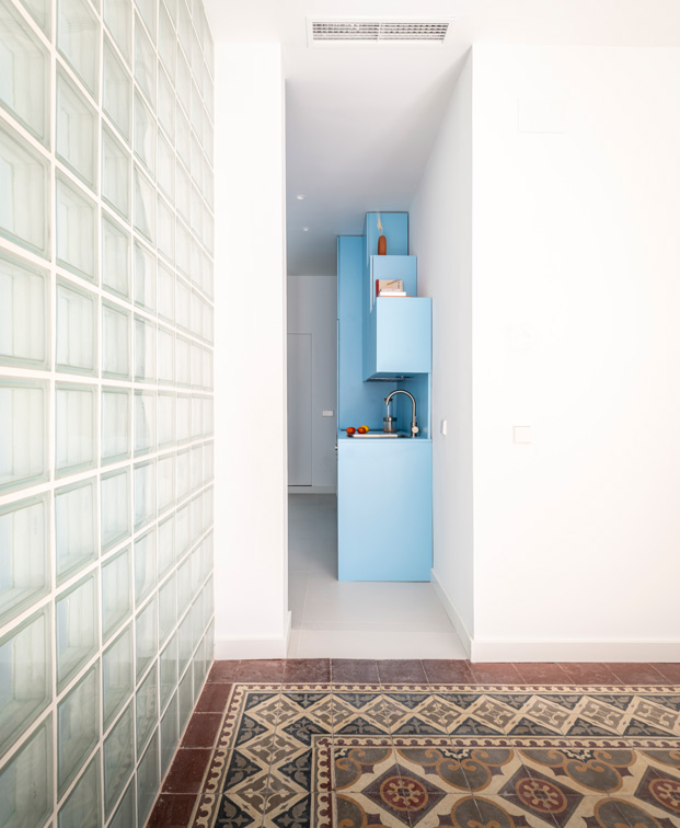 Piso azul de 40 m2 en Chamberí proyectado por Martín Peláez