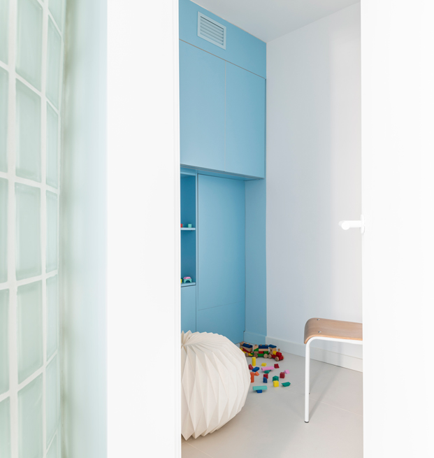 Piso azul de 40 m2 en Chamberí proyectado por Martín Peláez