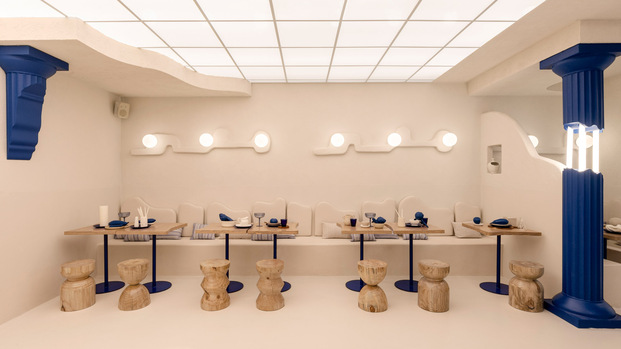 Masquespacio recrea la clásica arquitectura griega en este nuevo restaurante en València.