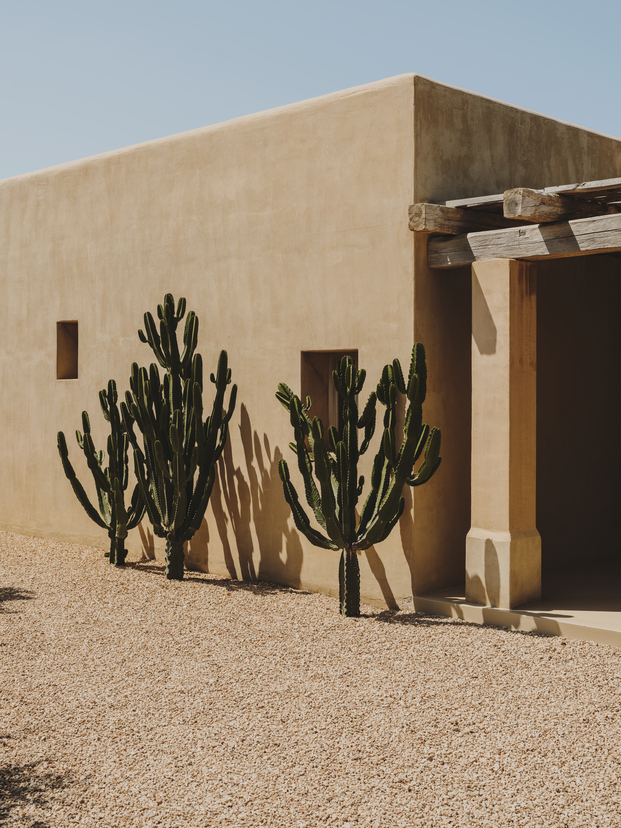 GCA Architects diseña una casa que se mimetiza con el bello paisaje de Formentera.