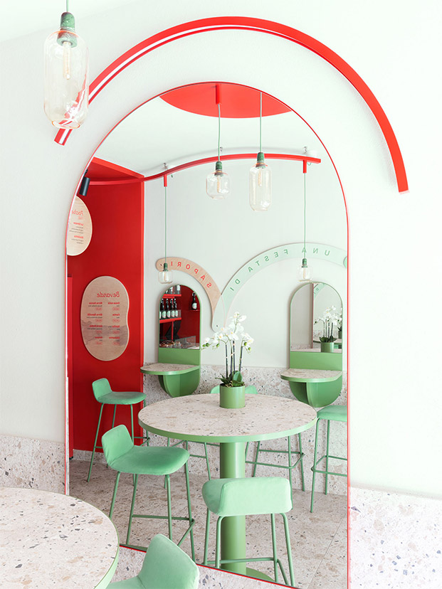 restaurante àPetit en Italia, verde y rojo. ¡Alerta tendencia! Los restaurantes se vuelven monocolor.