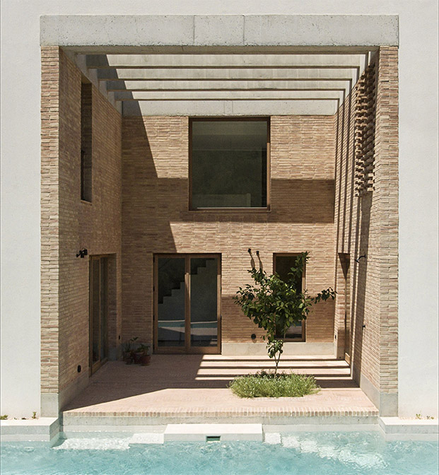 Casa patio en el Empordà diseñada por studioNOLET