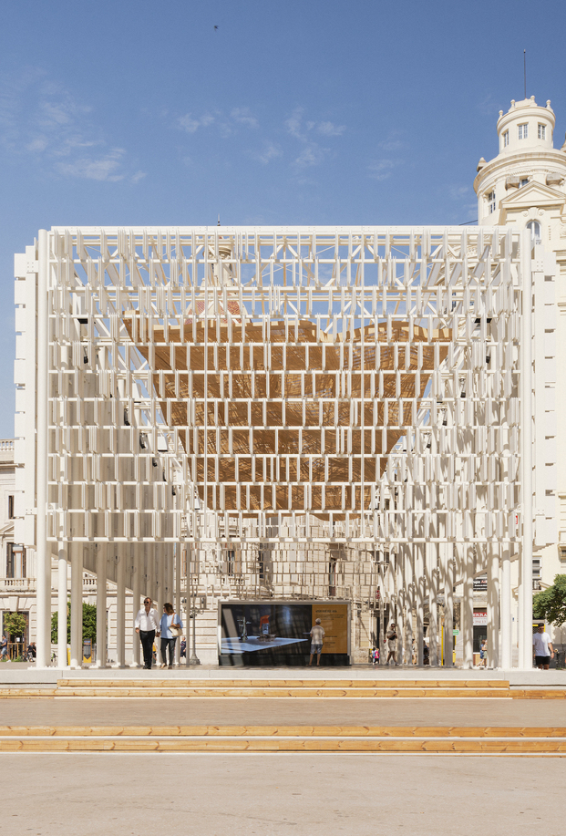 Siguiendo la estela de los pabellones de otras capitales mundiales del diseño, WDCV alza su Àgora València en el corazón de la ciudad. 