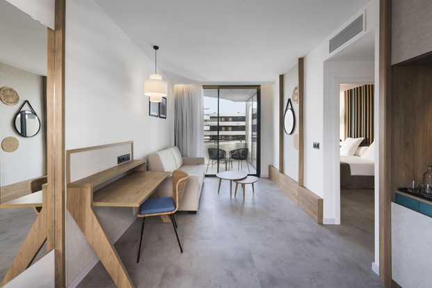 Un vibrante hotel resort diseñado por Alfaro-Manrique en plena armonía con su entorno.
