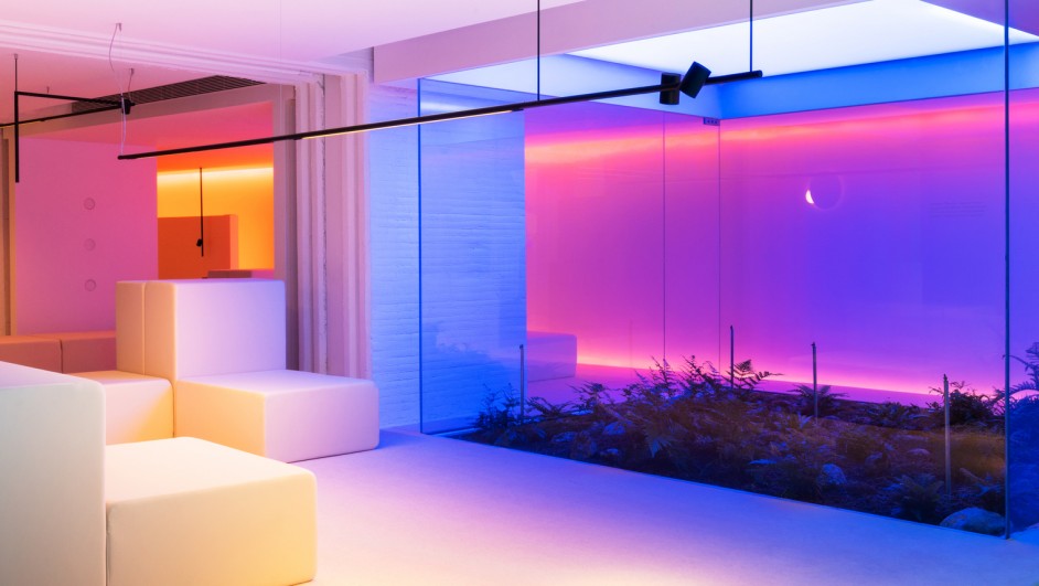 La Casa de la Luz es la nueva flagship de la firma Simon. Con un diseño firmado por Antoni Arola e iluminación por ProtoPixel.