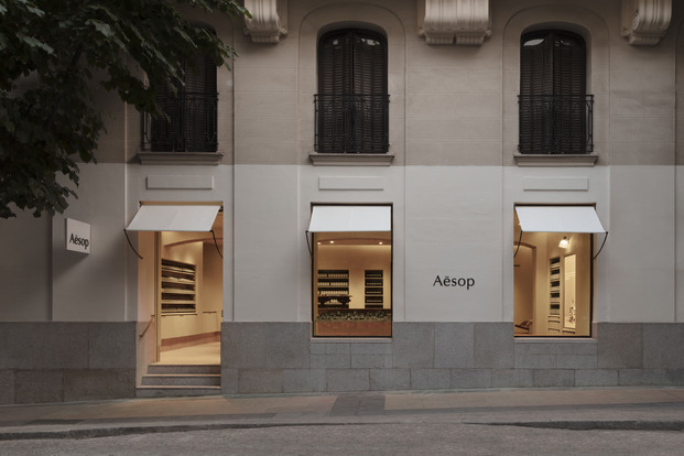 La primera tienda insignia de Aesop en España es una auténtica oda al Madrid más castizo. 