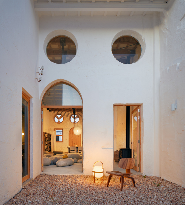 Artchimboldi es un idílico oasis en Menorca diseñado por Anna Truyol y la arquitecta Emma Martí.
