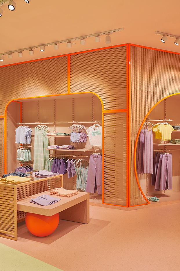 Primera tienda Mango Teen diseñada por Masquespacio en Barcelona