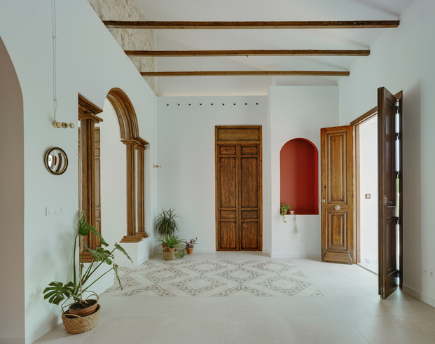 estudioBamBam rehabilita una casa con más de 100 años de historia en Alicante.