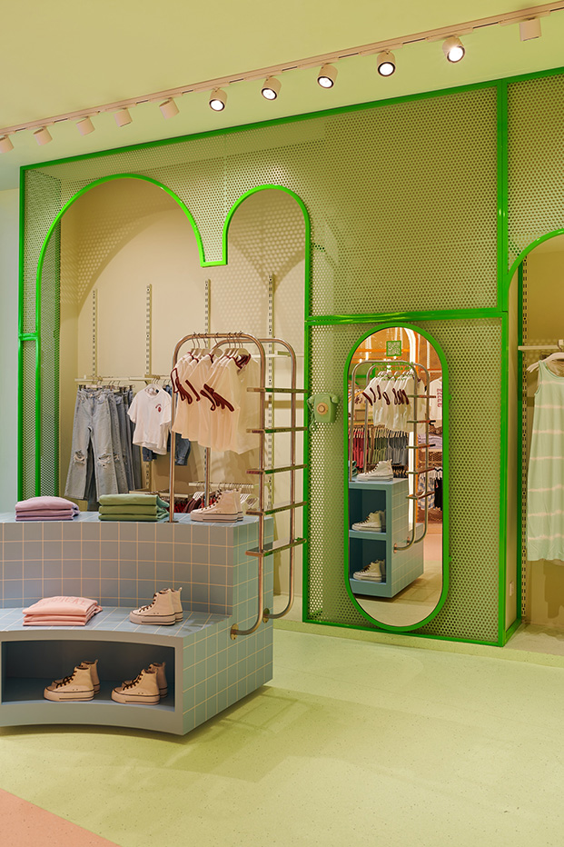 Primera tienda Mango Teen diseñada por Masquespacio en Barcelona