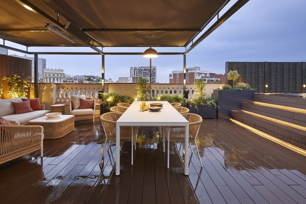 La terraza está climatizada e iluminada por luz técnica y decorativa 