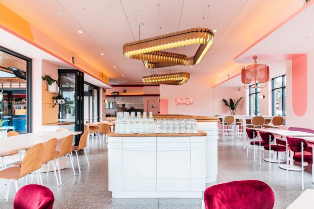 Zona central del restaurante Sunset Diner, diseñado por Guru Projects en Sídney.