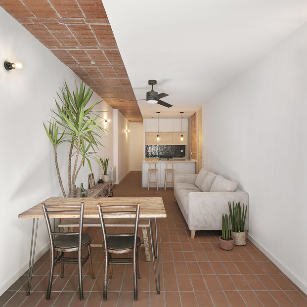 El estudio de arquitectura e interiorismo de Sergi Pons ha reformado esta casa de 75m2 en Gràcia. 