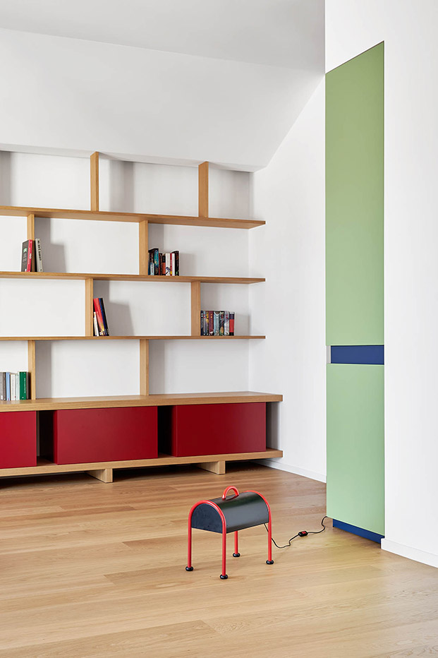 Apartamento inspirado en el movimiento de la Bauhaus, diseño de Biro+