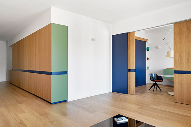 Apartamento inspirado en el movimiento de la Bauhaus, diseño de Biro+