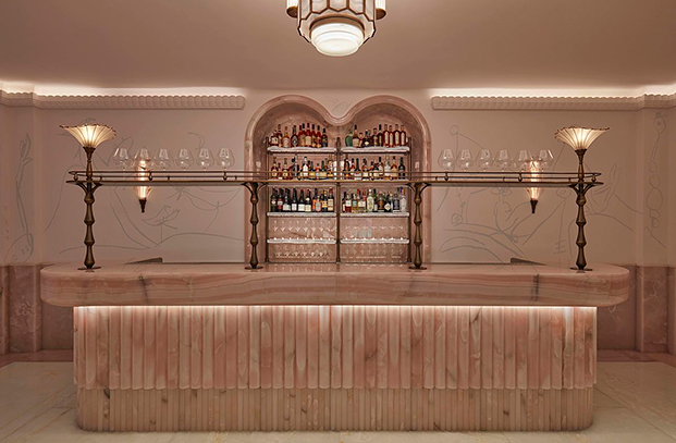 barra de bar de mármol rosa