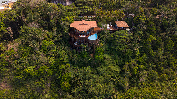 casa en un árbol, casa de madera en Brasil