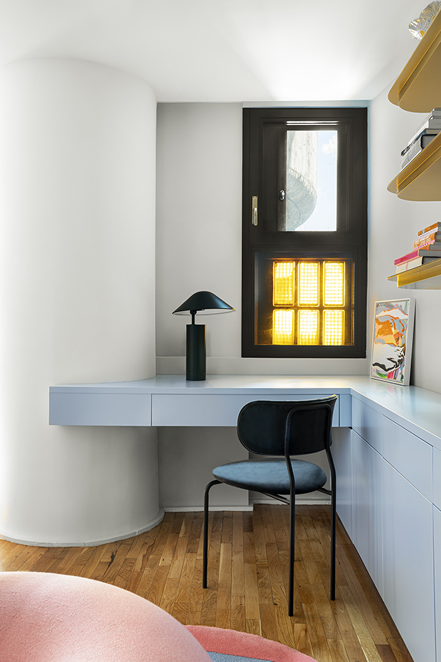 escritorio azul en esquina, ideas de escritorio