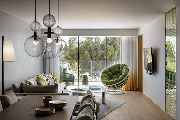 hotel de diseño en portugal, muebles kettal, silla redonda con cojines