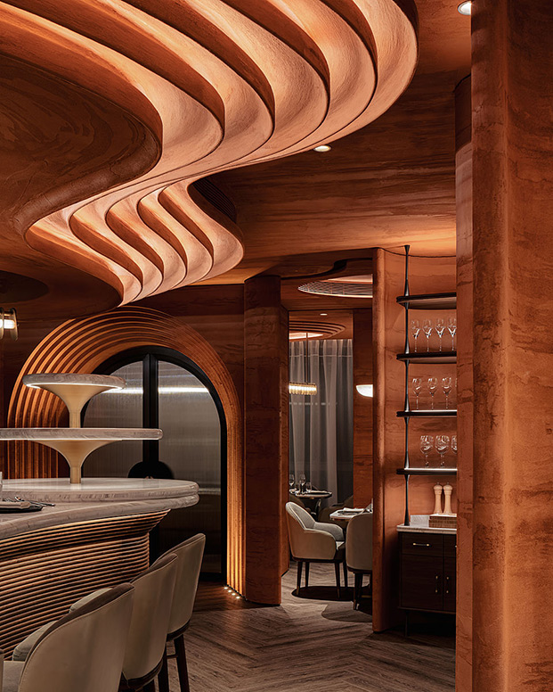 restaurante con techo de madera, ganador premios Convocatoria Restaurant Bar Design 2023