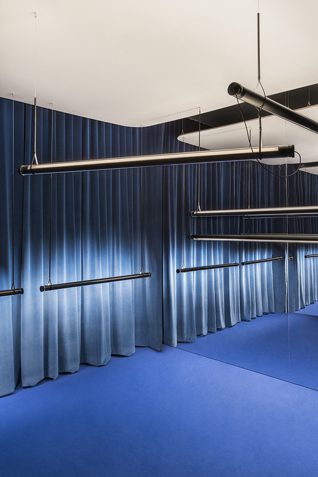 Exposición Unseen Rooms de Marset, sala azul