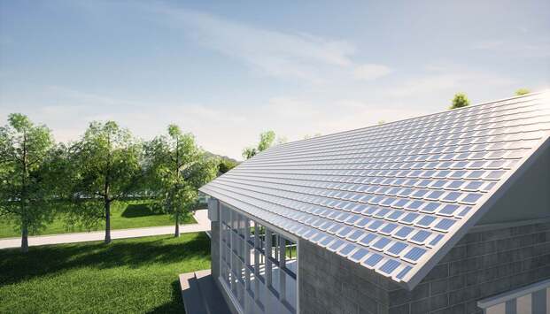 casa con tejas solares