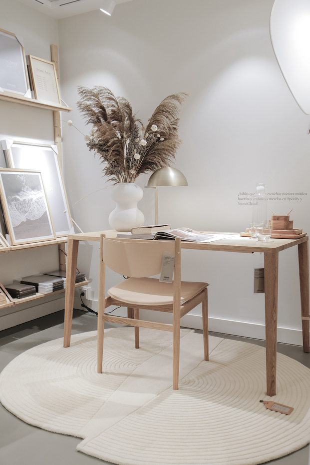 escritorio de madera estilo nórdico, silla de madera, escritorio nórdico, estilo new nordic, escritorio estilo escandinavo