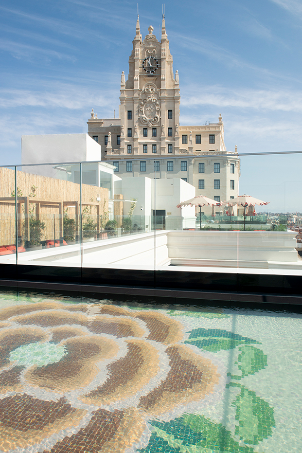 mejor terraza de madrid con vistas a gran vía y piscina