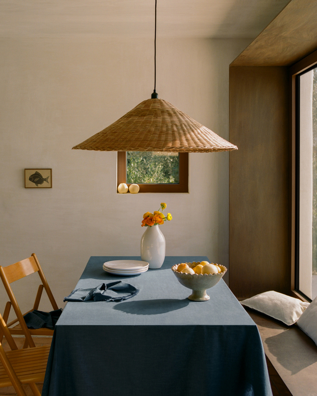 Decoración Mango, mesa rustica, mantel azul, mantelería Mango Home