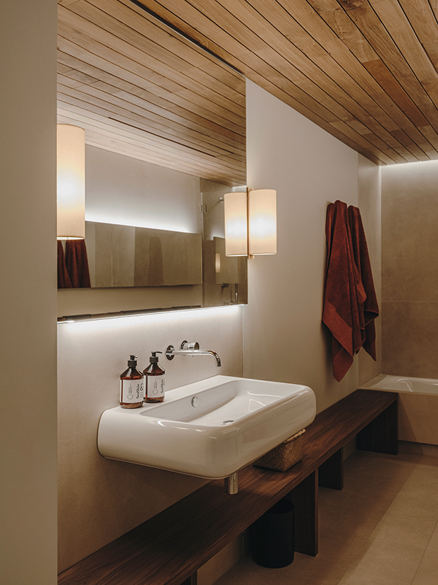 baño con techo de madera, proyecto culmia