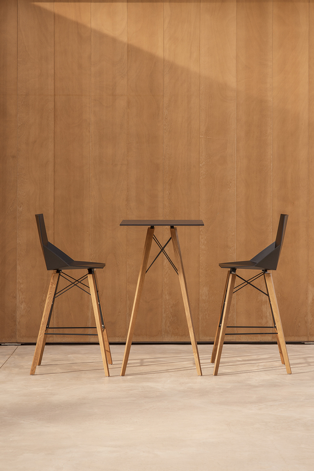 sillas de exterior de madera y plástico, sillas de Ramón Esteve, sillas de madera Vondom