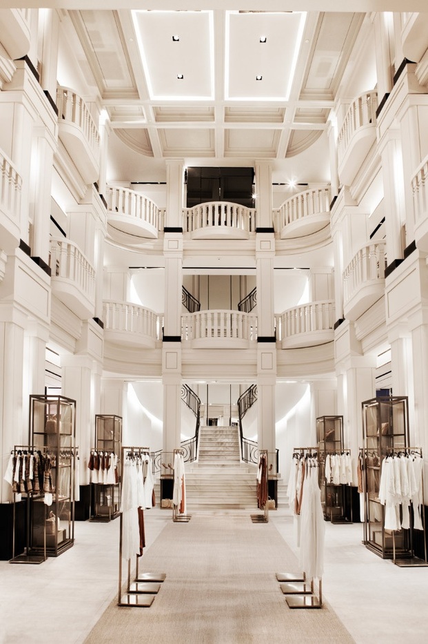 interior de una tienda de zara, diseño de tiendas de moda