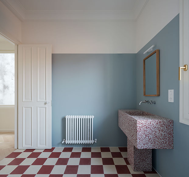 Baño de terrazo en la última reforma de BABELstudio en Bilbao