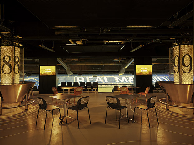 Vistas al campo desde el restaurante Plaza Mahou en el estadio Santiago Bernabéu